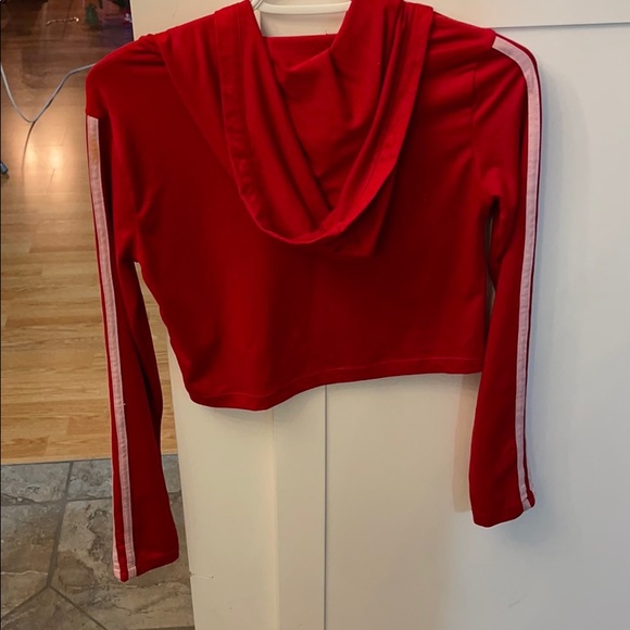 Red crop top - Picture 2 of 2